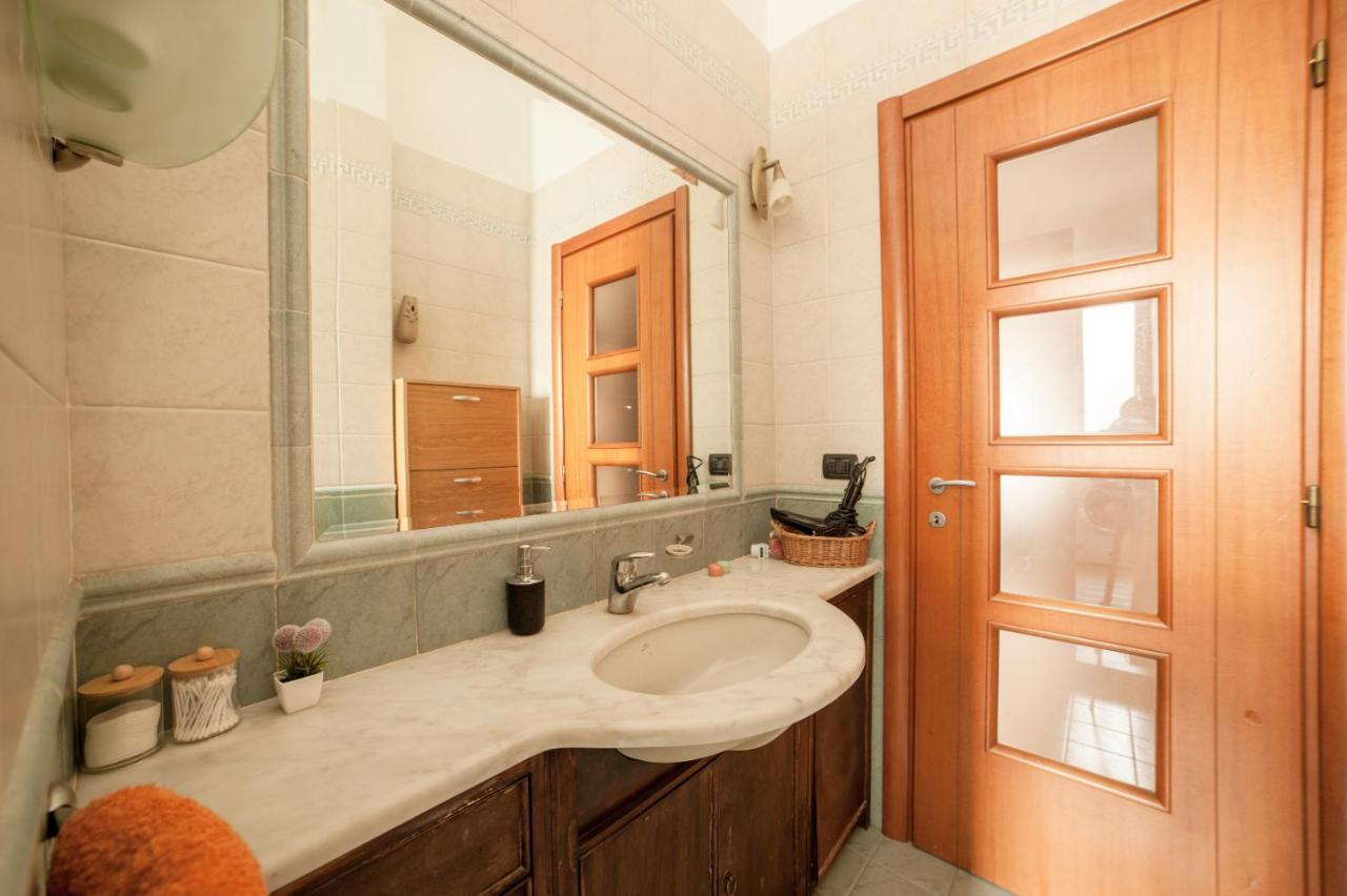Cozy Room Stanza Close City Center In A Family House Stanza In Appartamento Condiviso Noi Viviamo In Casa Stanza In Affitto Torino Exterior foto